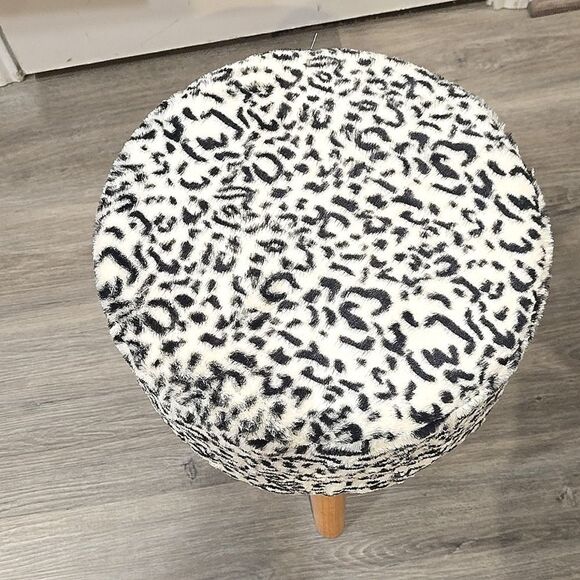 Home Soft Things Faux Fur Stool - Leopard - Black Leg  Ashland 16\